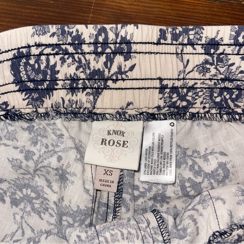 Knox Rose Blue and White Floral Pants - Picture 5 of 7